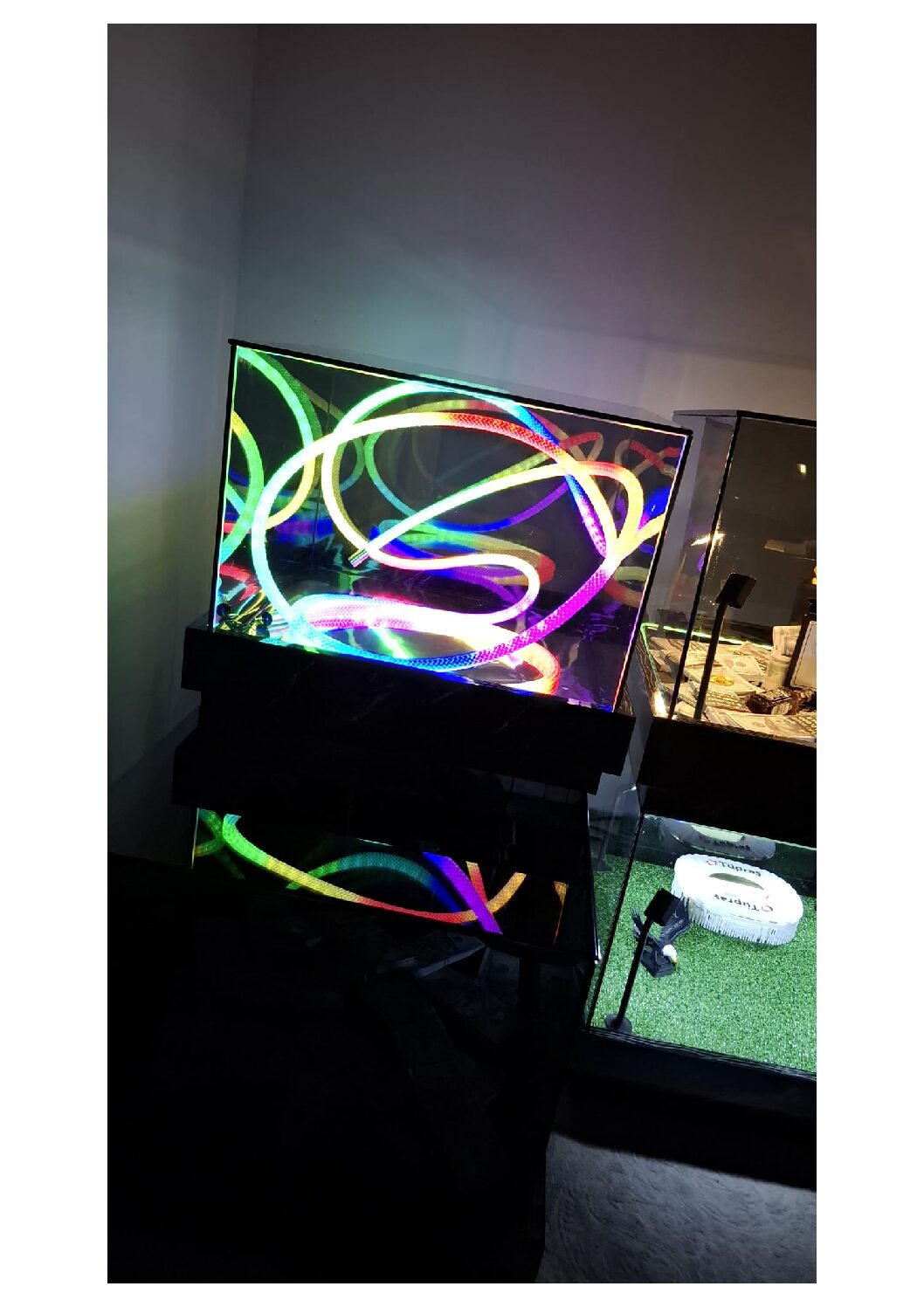 Bluetooth Kontrollü Neon Ledli Sehpa - 8mm Füme Temperli Cam (55x55 cm)